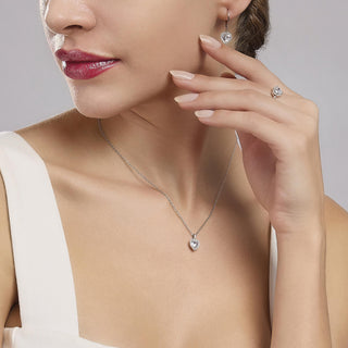 Codice: 553103

Girocollo con ciondolo a cuore in zirconiLOVE AFFAIR