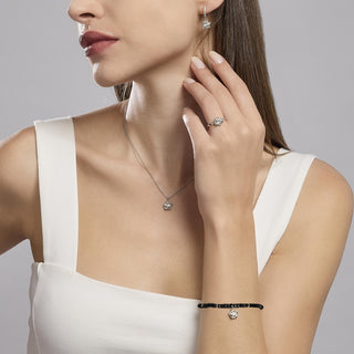 Codice: 553517

Girocollo con ciondoloLA VIE EN ROSE