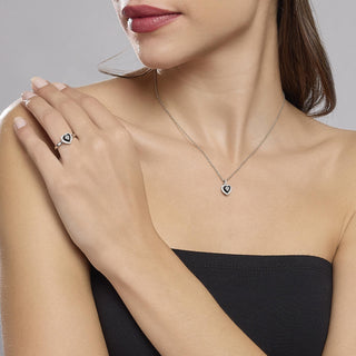 Codice: 553523

Girocollo con cuore neroLOVE AFFAIR