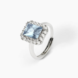 Codice: 523367

Anello in argento con acquamarina sinteticaDESIDERIO INFINITO