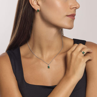 Codice: 553734

Girocollo in argento con smeraldo sinteticoBattito