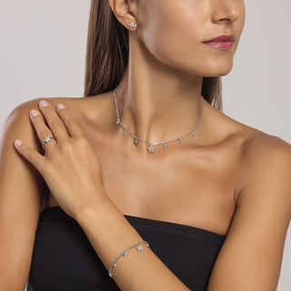 Codice: 553747

Girocollo in argento con ciondolo fioreIncantesimo