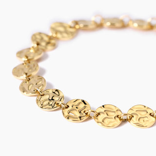 831007

Bracciale dorato con tondi effetto martellato
Style 03