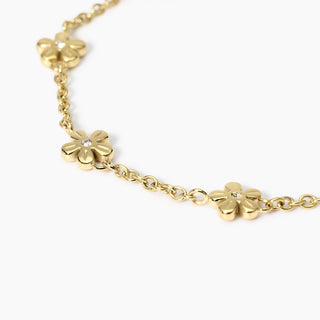 831052

Bracciale dorato con catena rolò e fiori
Style 17