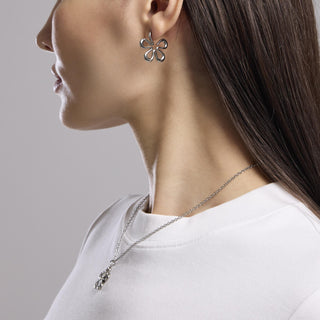 861036

Orecchini a lobo fiore
Style 17