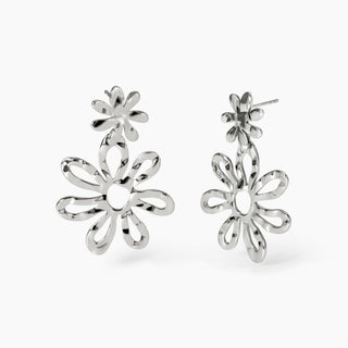 861041

Orecchini pendenti con fiori effetto martellato
Style 16