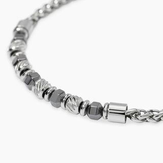 831124

Bracciale con catena spiga in acciaio ed ematite
Style 24